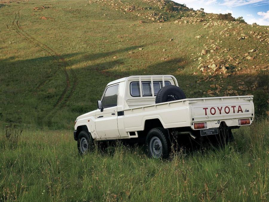  Toyota Land Cruiser 70 Pickup 2007 года  (ZA) (фото 4 из 12)